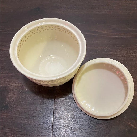 Ivory Lace Serving Bowl with Lid Rice Pattern I.Godinger & Co - Picture 6 of 13
